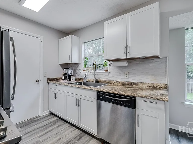 110 Embassy Ct — Photo 15
