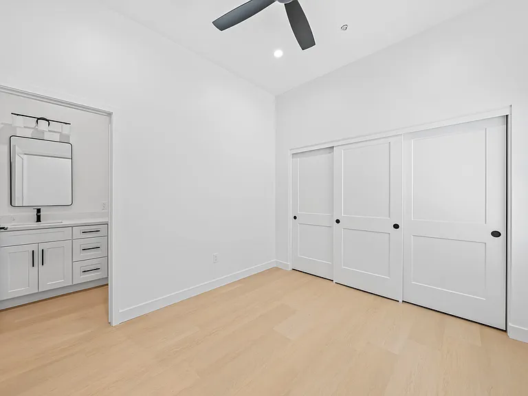 131 Diana St #13 — Photo 11