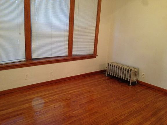 4th image of 4635 N Monticello Ave #2