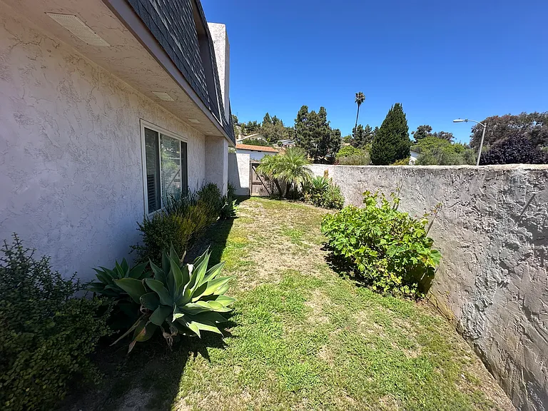 5240 Bloch St — Photo 3