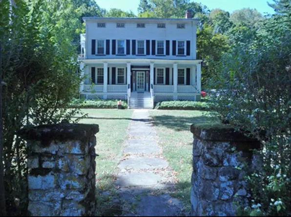 24 Main St APT 2, Glen Gardner, NJ 08826