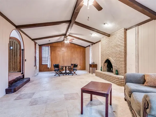 8201 Golden Oaks Rd, Oklahoma City, OK 73127