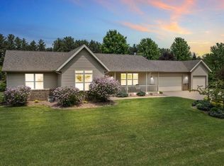 5640 Hunter Oaks Dr, Stevens Point, WI 54482