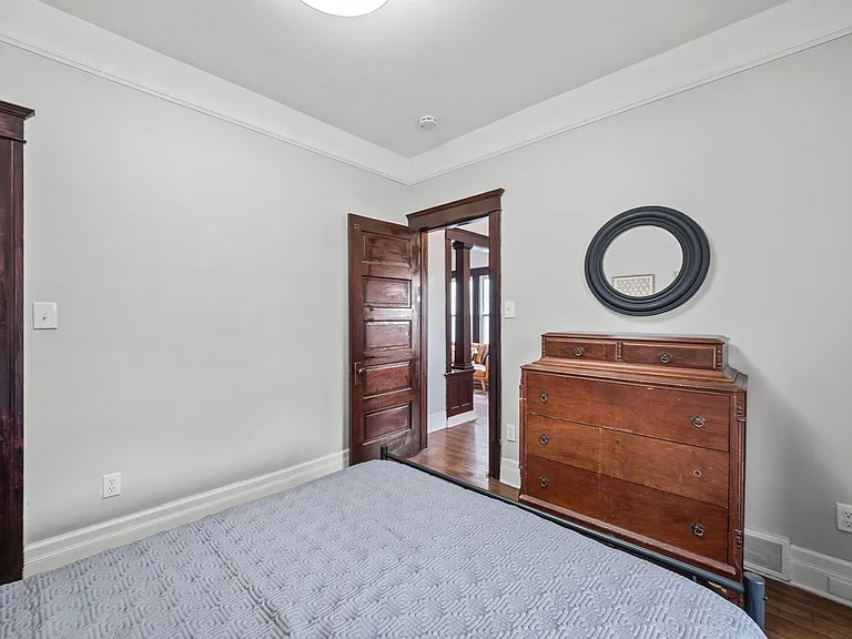 2460 Seyburn St — Photo 11