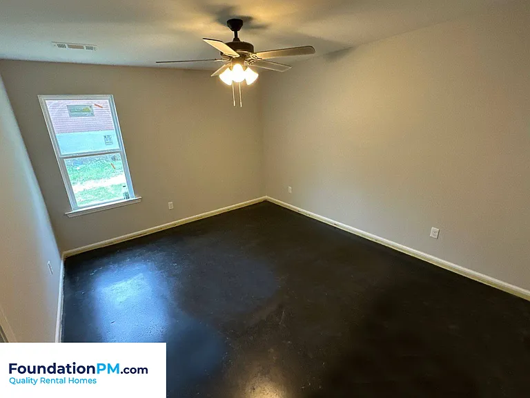 307 Harrell St — Photo 4