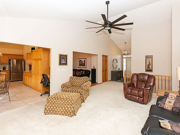 5th image of 12928 Yukon St NW