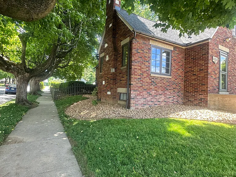 528 E Cherry St — Photo 28