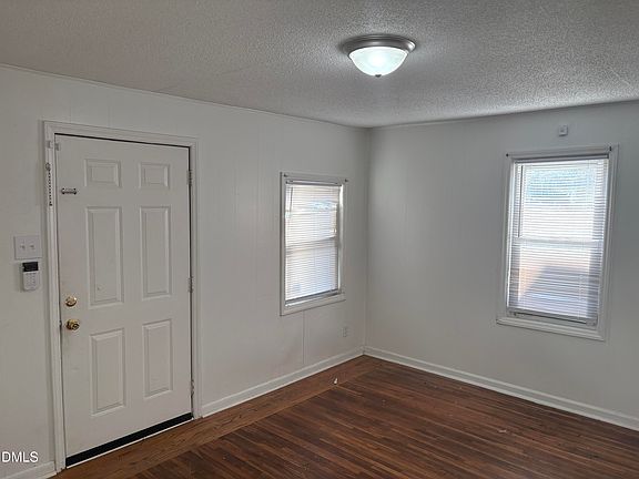 4th image of 616 W Markham Ave
