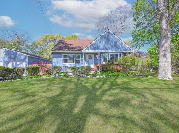 86 Abinet Ct, Selden, NY 11784