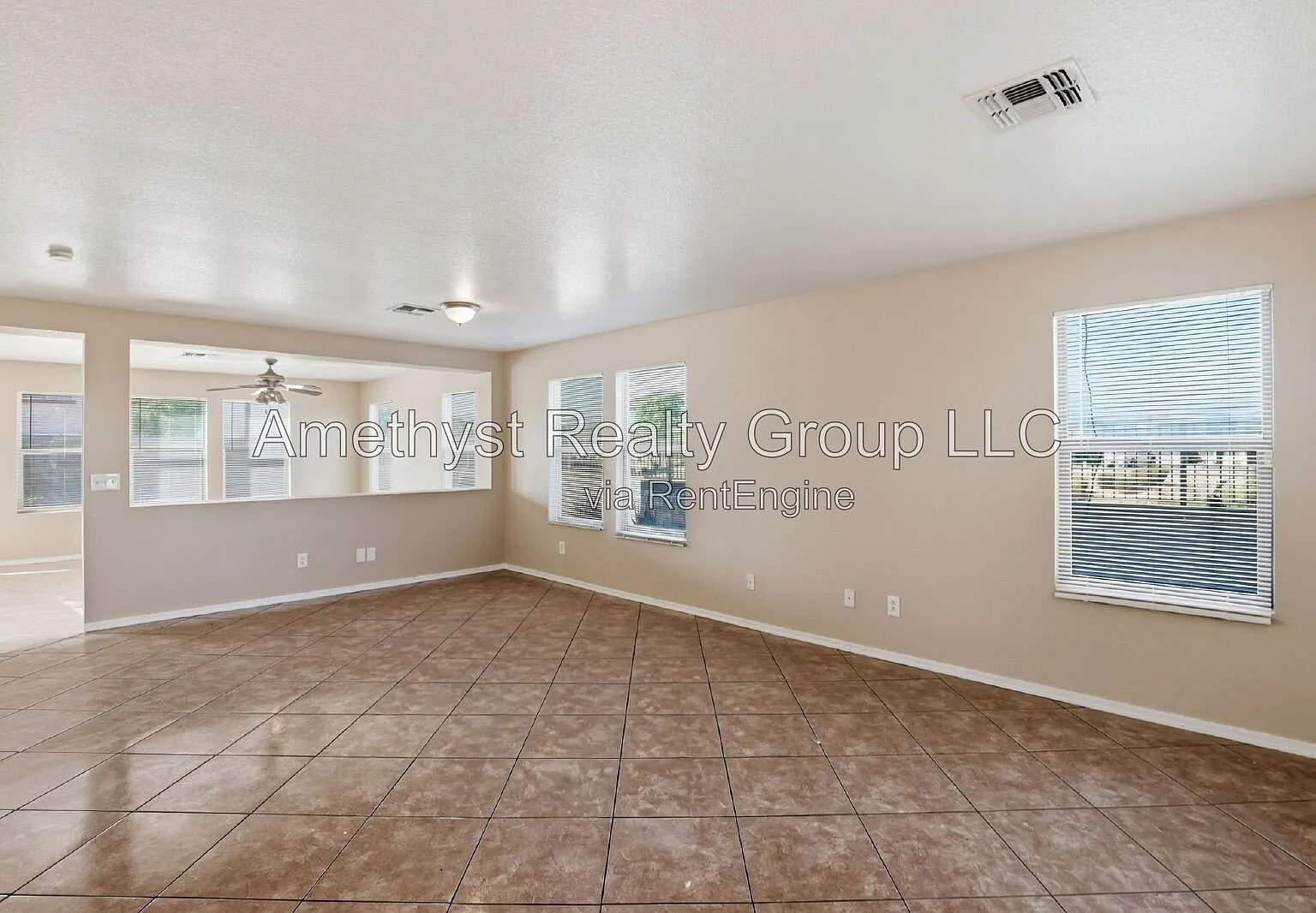 4 bed, 2.5 bath, 2317 sqft, $2,395 — Photo 4