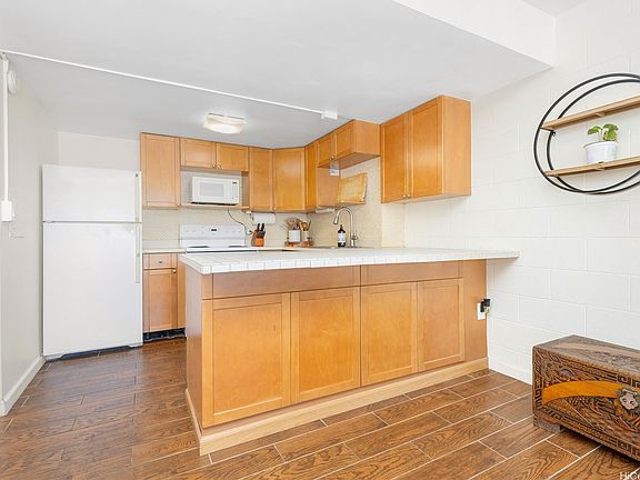 4th image of 1415 Victoria St APT 211