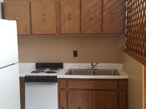 3rd image of 207 E Chestnut St APT 3