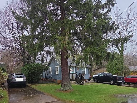 3rd image of 520 Sunset Rd