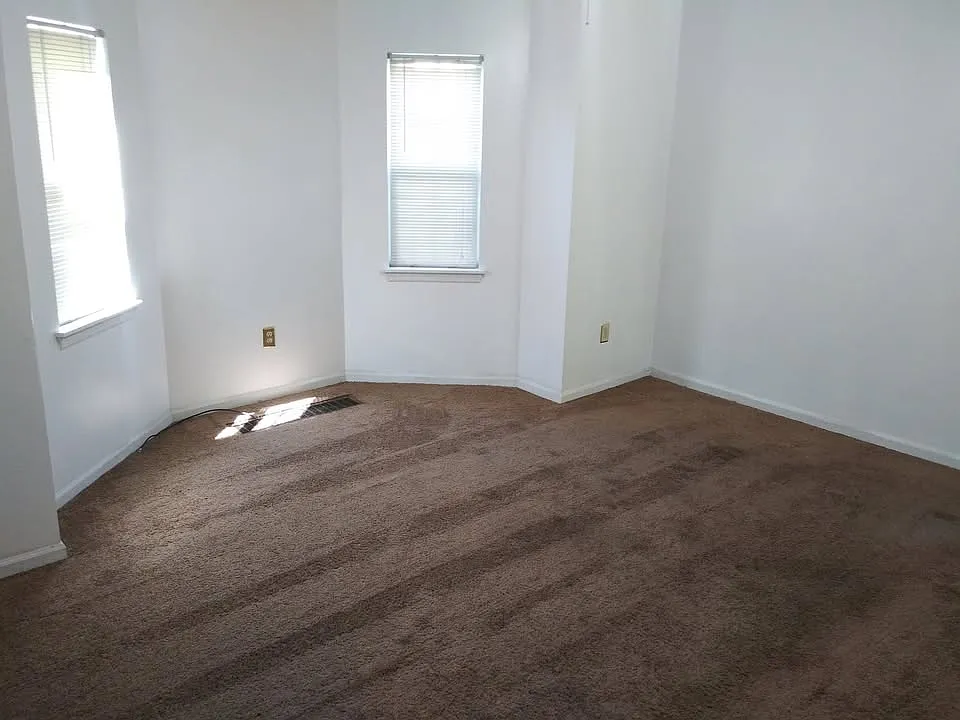 2 bed, 1100 sqft, $910 — Photo 2