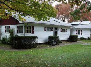 32 Potters Ln, Glocester, RI 02814