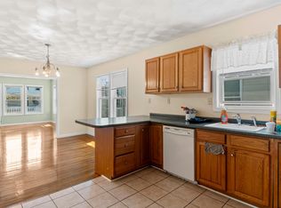 28 Radcliffe Ave #2, Providence, RI 02908