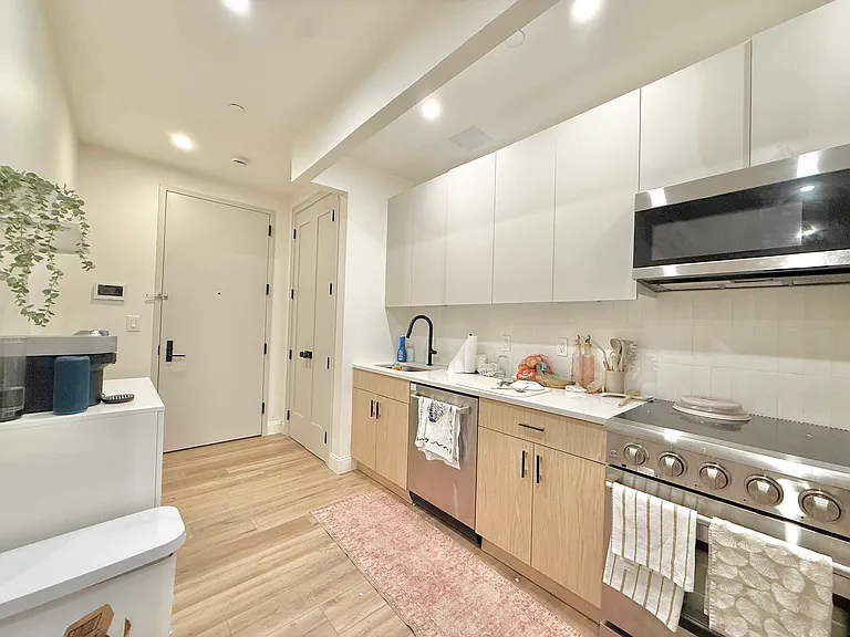 270 Sullivan Pl #2E — Photo 2