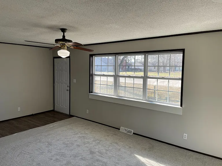 7429 E Tara Ln — Photo 4