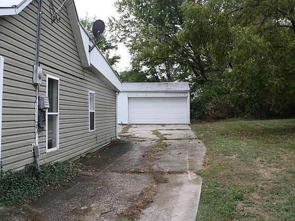 2nd image of 703 N 6th St #A