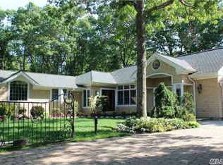 328 Wolf Hill Rd, Dix Hills, NY 11746