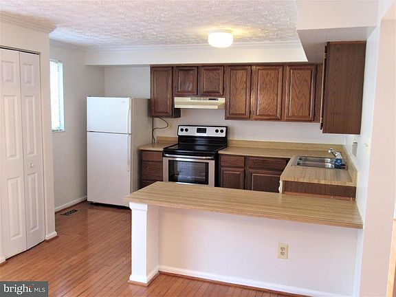 4th image of 3964 Sunny Brook Ct