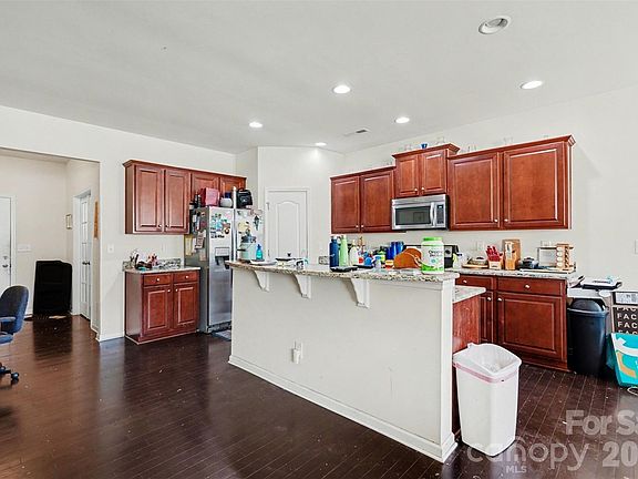 5th image of 1014 Perennial Ln