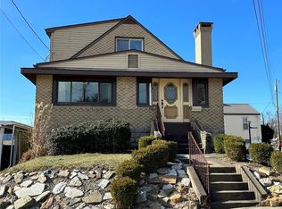 988 Willow St, Springdale, PA 15144