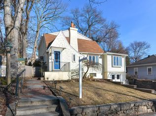 11 Hill Top Rd, Wellesley, MA 02482