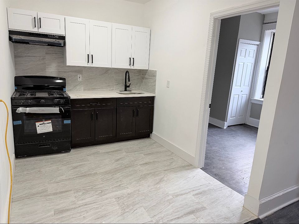 1st image of 22 Telford St #1