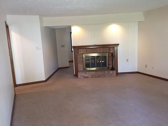 Living Room w/ see thru fire place
