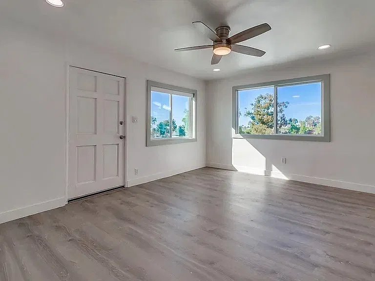 2 bed, 725 sqft, $3,095 — Photo 2