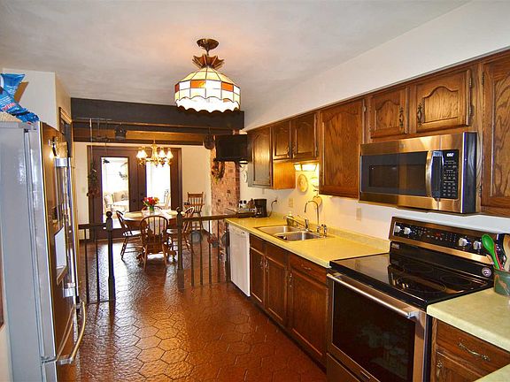 4th image of 140 Woodside Ct