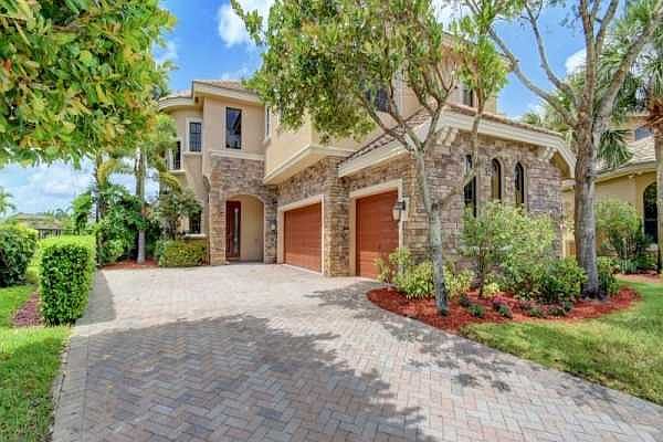 Home For Sale In Versailles