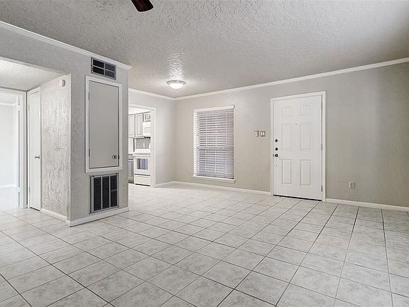 2nd image of 2507 Montrose Blvd APT 18