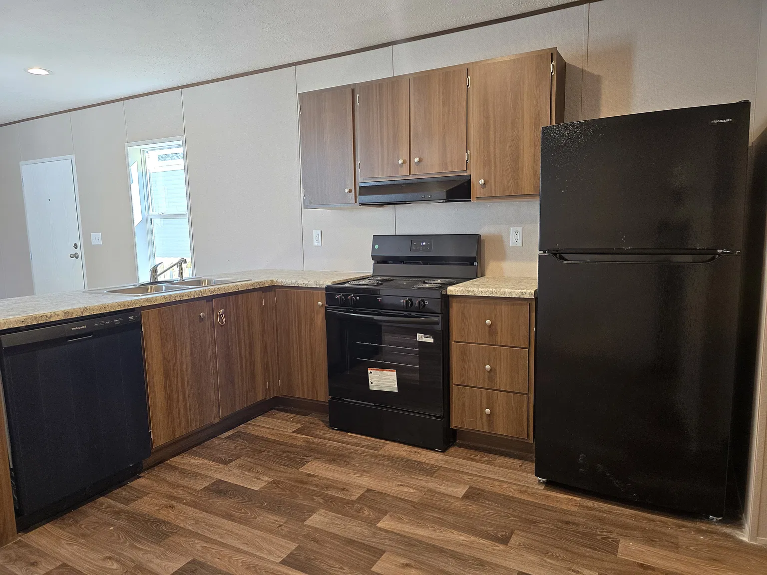 3 bed, 869 sqft, $1,250 — Photo 4