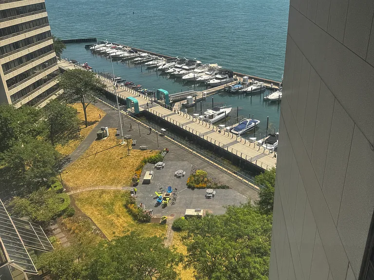 300 Riverfront Dr #11G — Photo 1