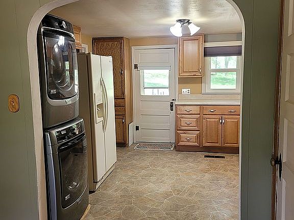 Washer / dryer included