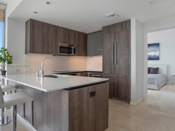 68 SE 6th St APT 2412, Miami, FL 33131