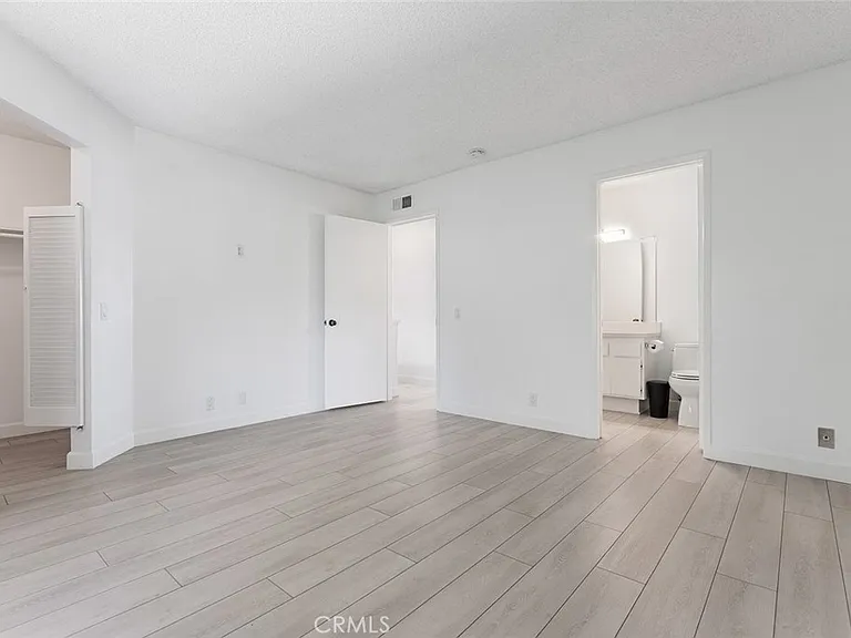 17 Hollowglen — Photo 14