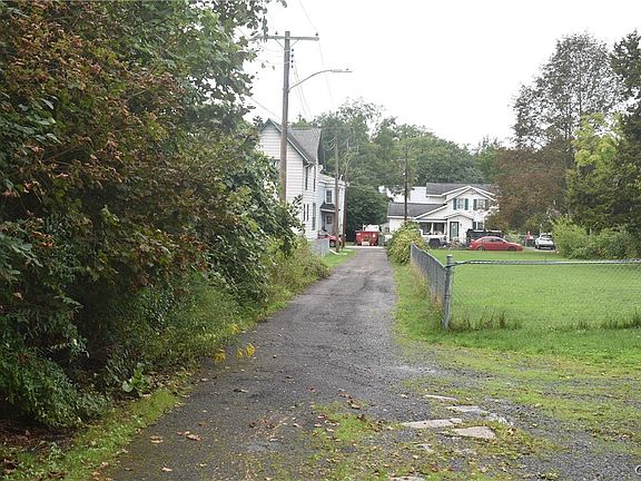 2nd image of 1 Near Pl