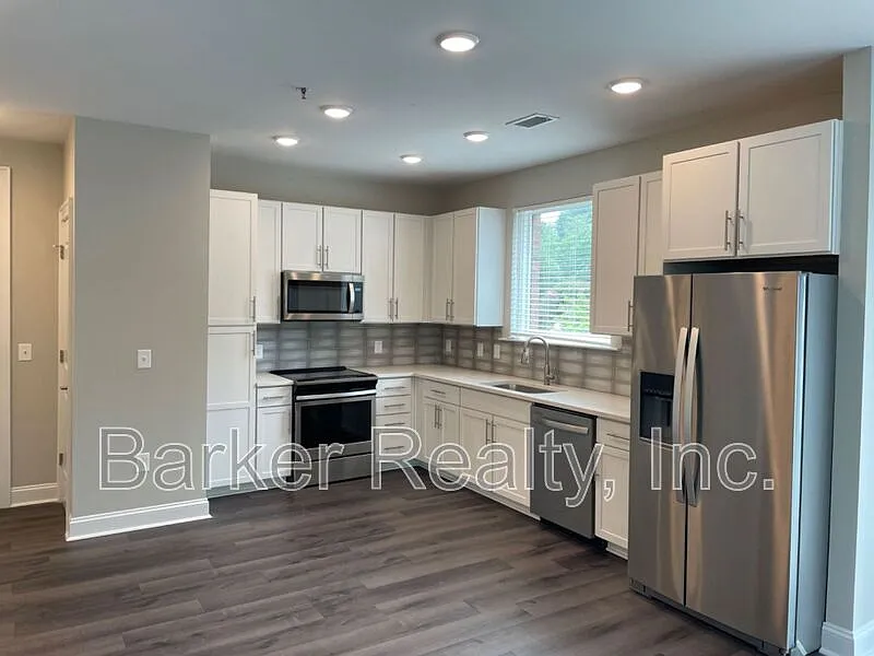 Building Photo - 414 S White St #208