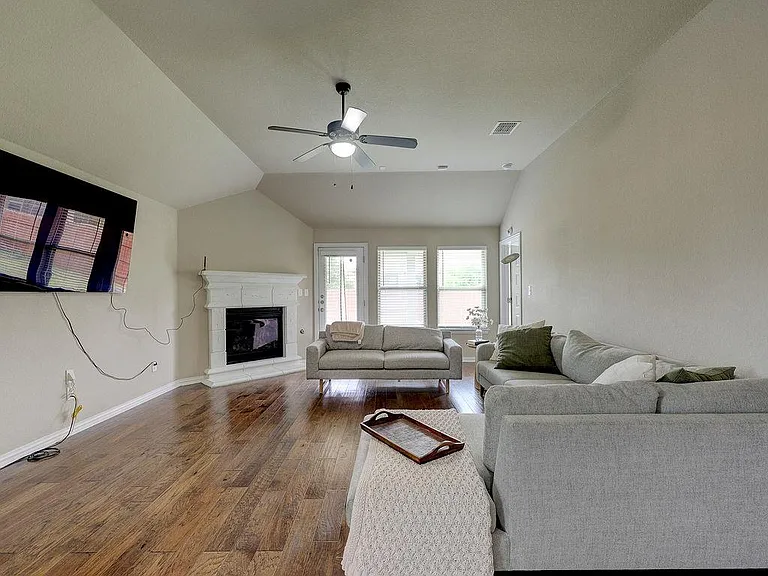 4140 Van Ness Ave — Photo 19