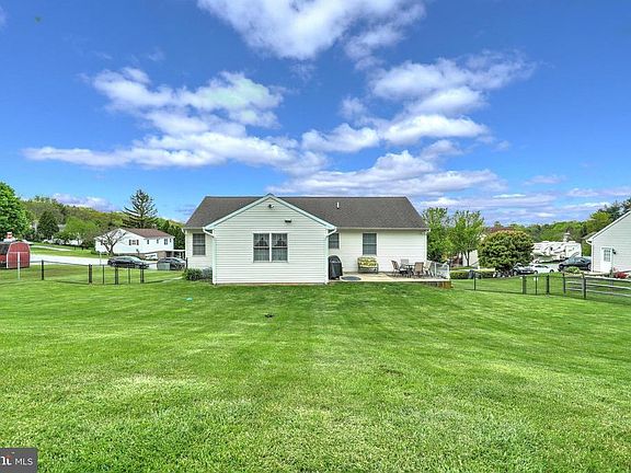 5th image of 644 Carrie Dr