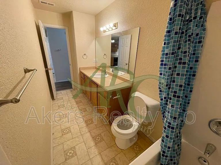 746 S Legend Ln — Photo 8