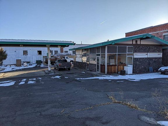 5th image of 682 N Broadway Ave