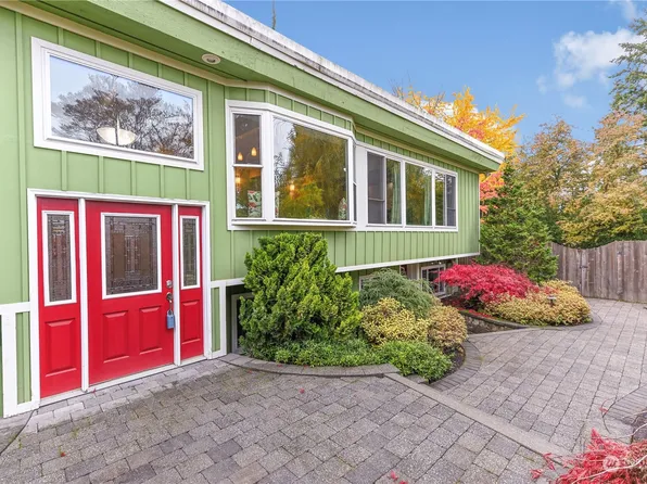 13330 3rd Avenue NE, Seattle, WA 98125
