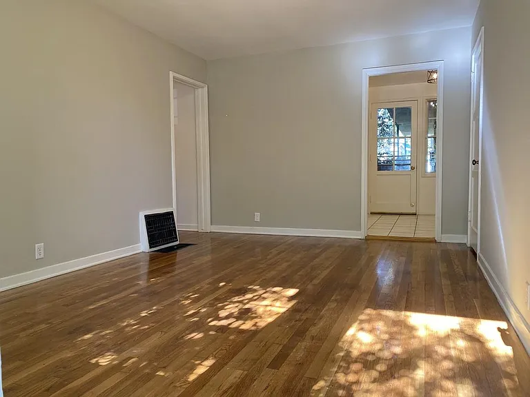 1862 N Kingsley Dr — Photo 3