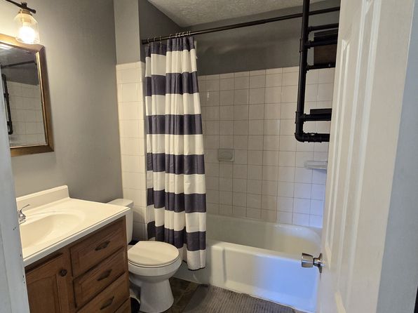 3096 & 3098 Jackson Dr, Barberton, OH 44203