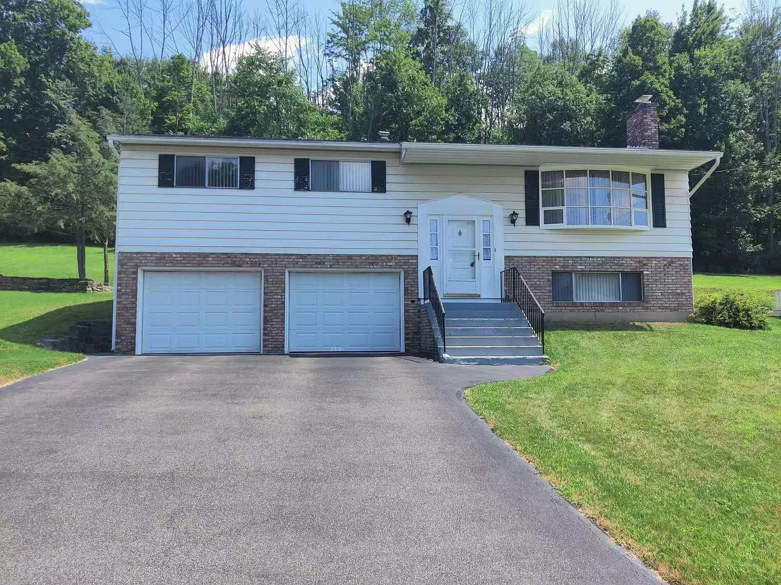 3 bed, 1904 sqft, $2,200 — Photo 1