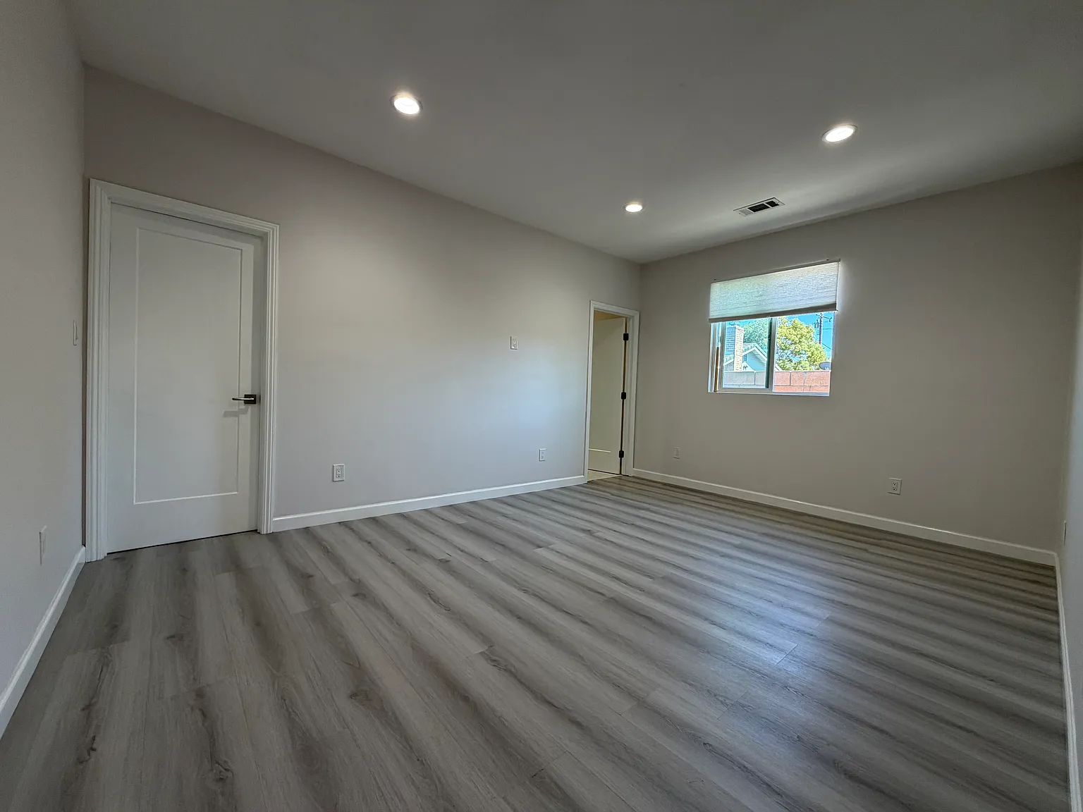 2 bed, 850 sqft, $2,700 — Photo 4